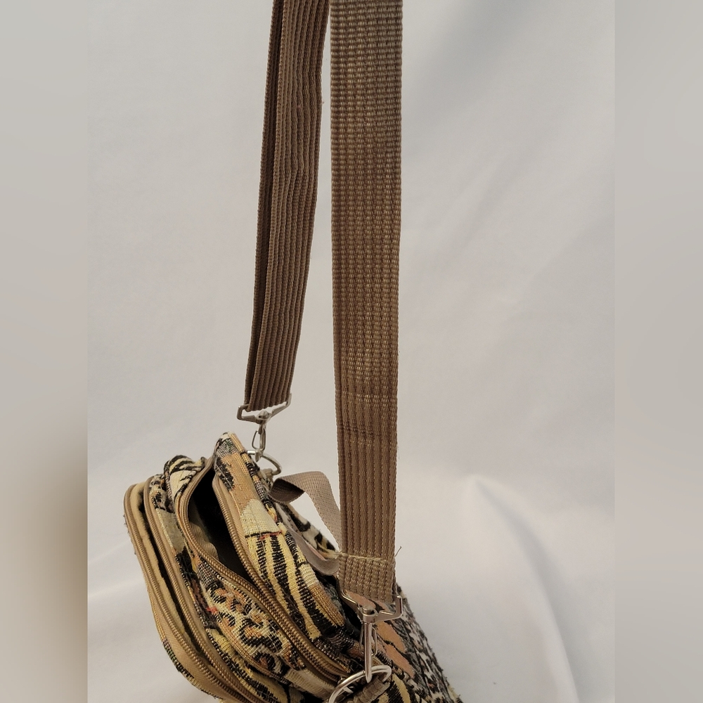 Karriage-Mate Wildlife/Safari Patterned Crossbody Bag - Picture 10 of 12